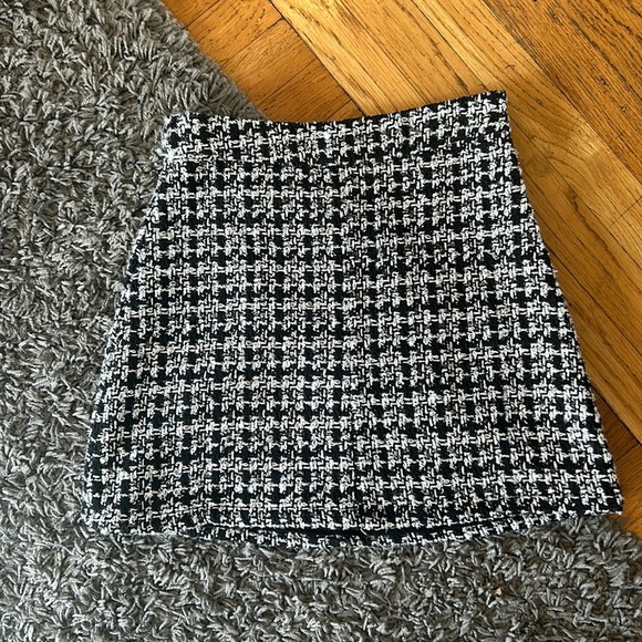 Lulus Black and White Tweed Mini Skirt Size XS - Picture 1 of 7
